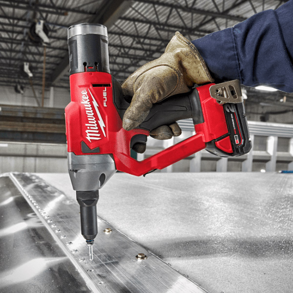 Máy bắn đinh rút milwaukee M18 FRT cho hiệu suất cao